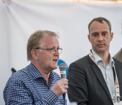 Folkemøde 2015: Formanden for ATV's Digitale Vismandsråd Ole Lehrmann Madsen i diskussion med direktøren for DI ITEK Adam Lebech