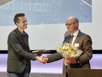  Niels B Larsen fik overrakt Elastyrenprisen 2016 ved ATV's årsmøde af priskomitéens formand, dekan ved AU, Niels Chr Nielsen