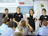 Fire elever præsenterer deres projekt ved ATV-konferencen om innovation i undervisningen