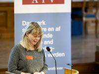 ATV's direktør Lia Leffland taler ved konference i Fællessalen på Christiansborg.