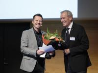 Den 40-årige lektor fra Institut for Kemi ved Aarhus Universitet, Thomas Poulsen, modtager Torkil Holm Prisen 2020